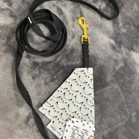 CAT BUNDLE includes:
Cat sign 
Cute sheer cat scarf. 😺
Cat leases
Cat bandanas 5 - Picture 7 of 15